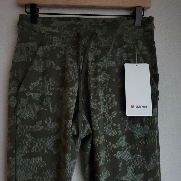 Lululemon Ready to Rulu Jacquard Jogger in Heritage Camo size 6 NWT - Picture 6 of 11